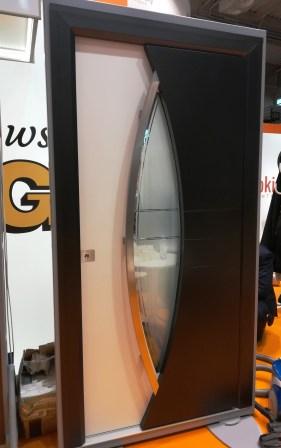 Композитная  дверь Vikking модель Diplomat  в Риге с установкой